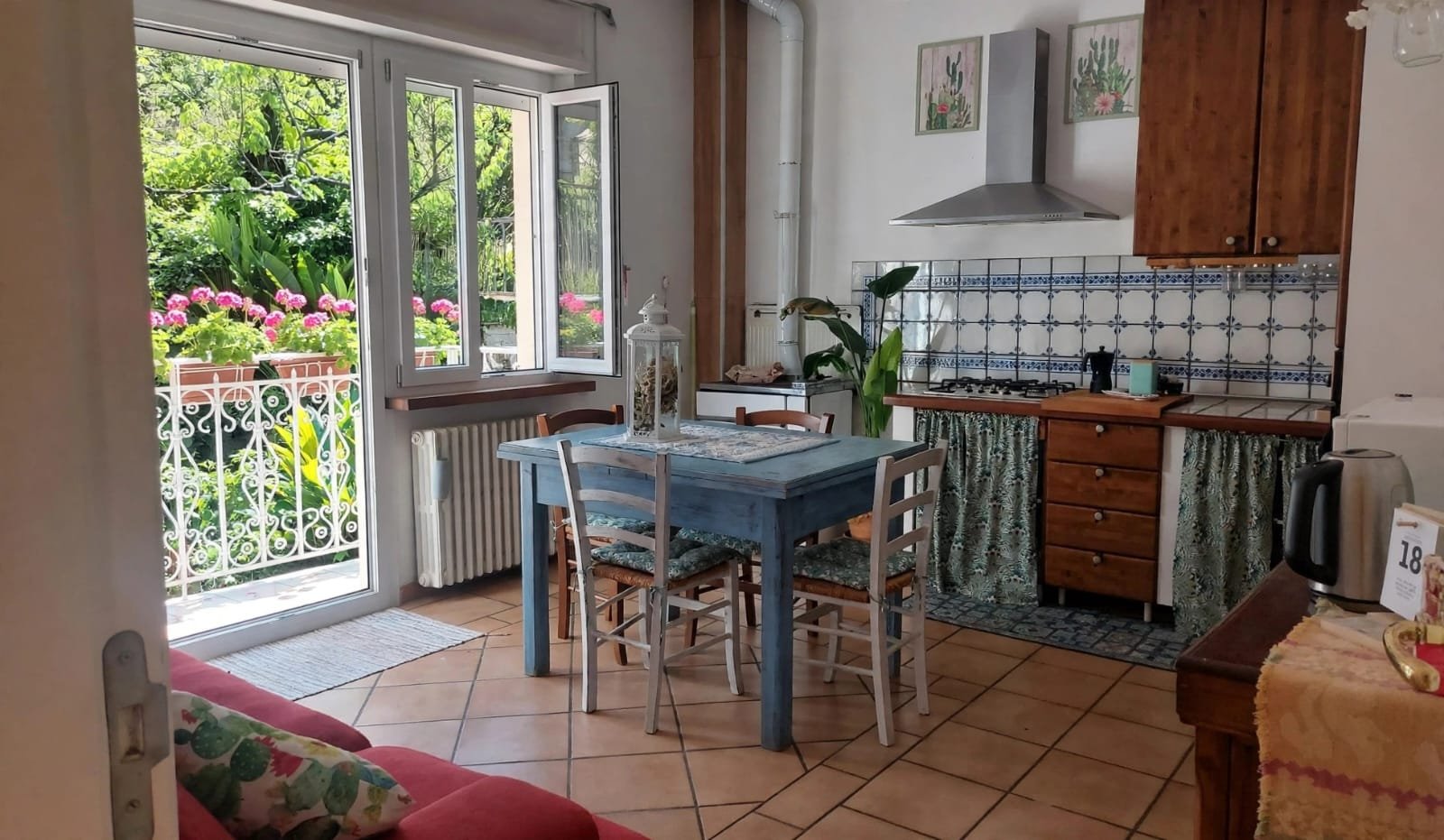 Cucina — angolo colazione